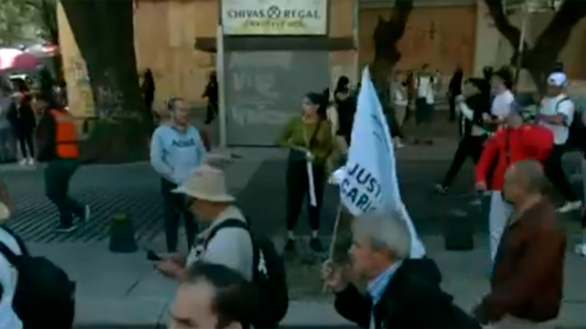 Primeros contingentes avanzan por Reforma en la marcha de la Generación Z