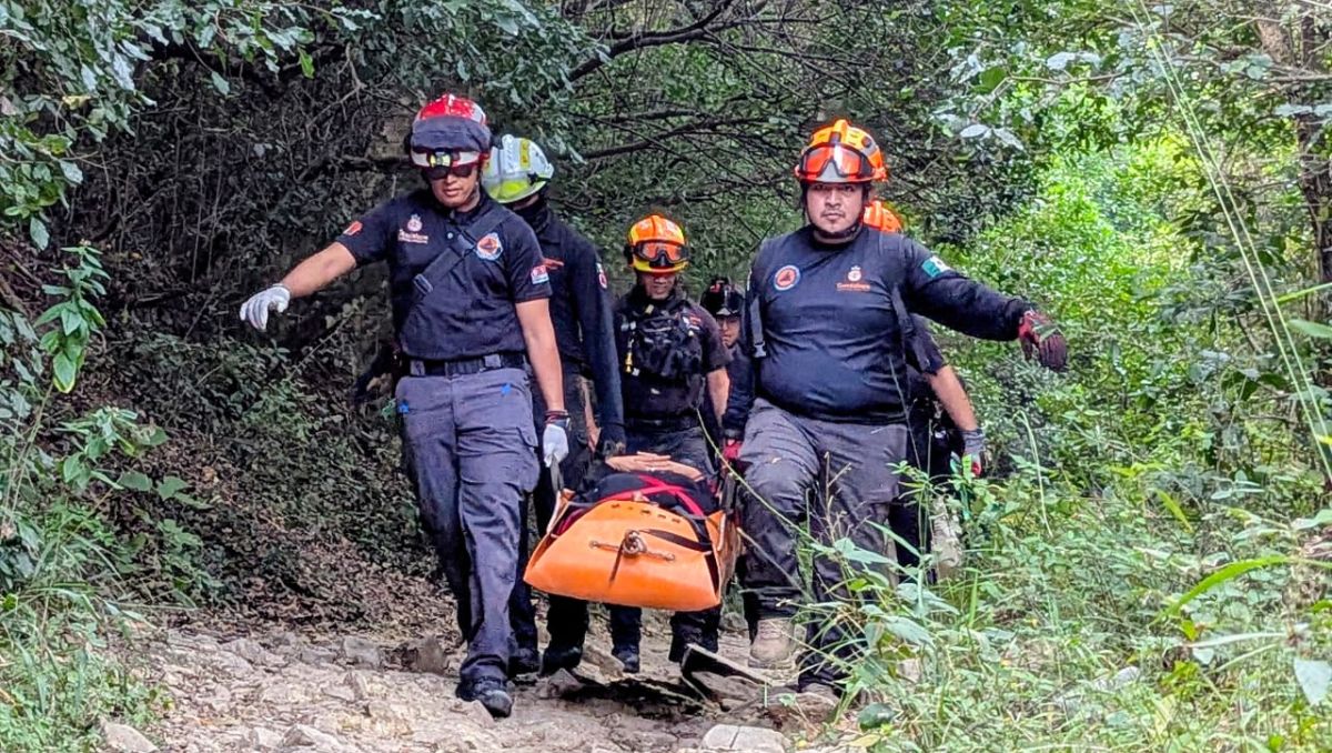 Los elementos de PC apoyaron a la señora con equipo especializado para rescate de montaña | Especial