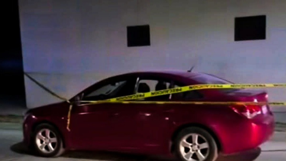 Un hombre fue hallado sin vida dentro de un auto Chevrolet Cruze en avenida Morelos, en Dolores Hidalgo.