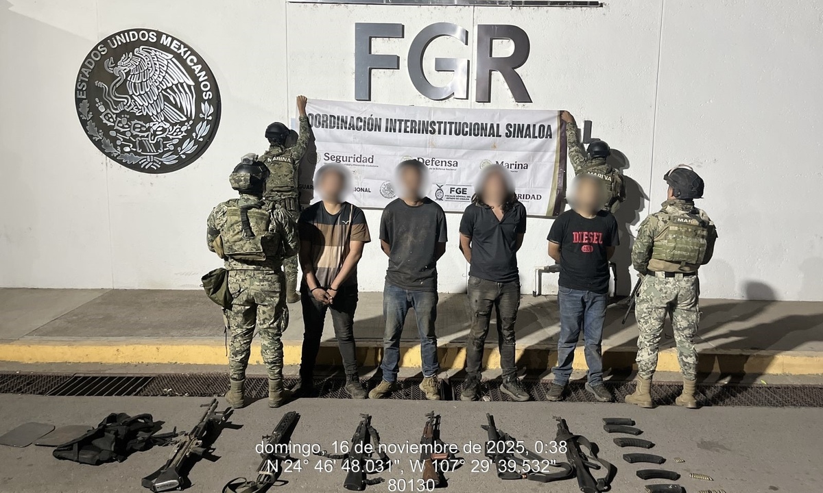 Tanto los hombres detenidos como el arsenal fue puesto a disposición de las autoridades federales. (FGR)