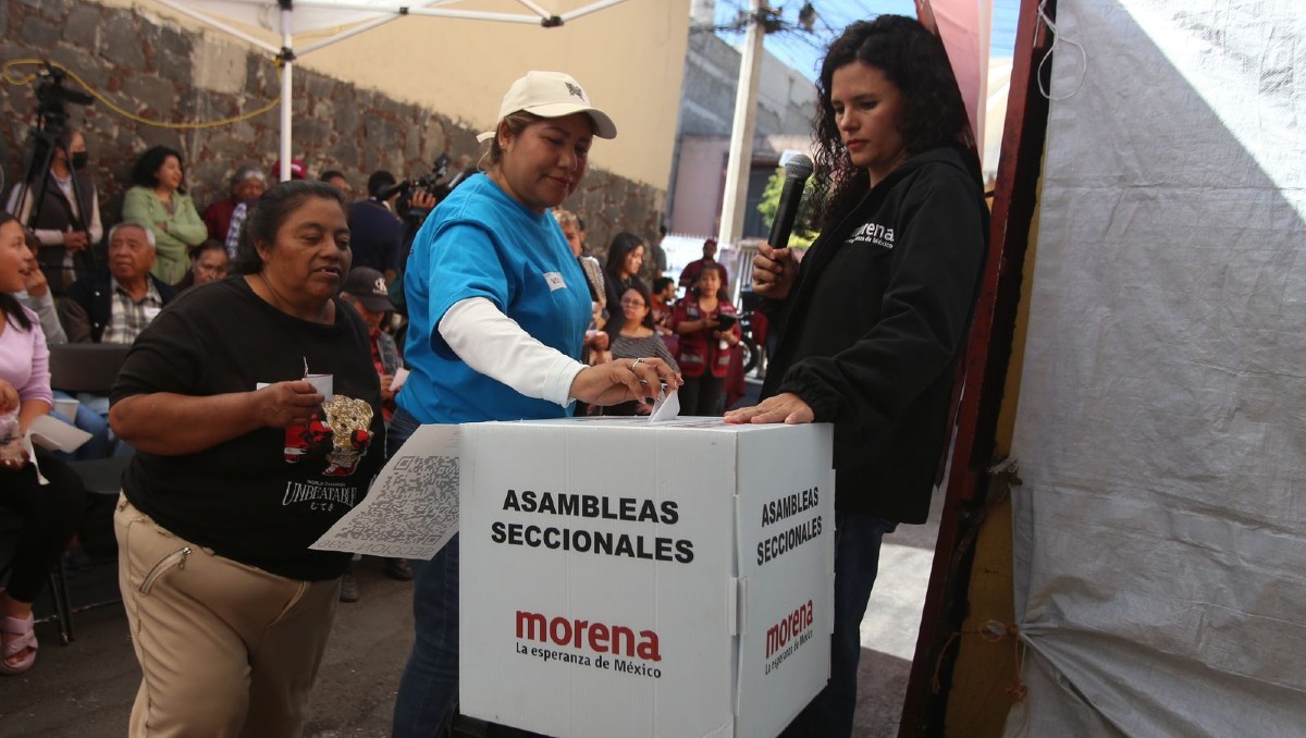 Luisa Alcalde participó en una asamblea de Morena en Coyoacán. Ariana Pérez