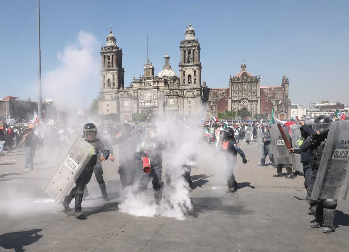 En la primera marcha se registraron disturbios contra policías (Jesús Quintanar).