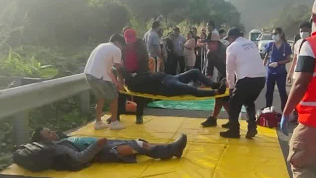 Choque de camión en Oaxaca deja tres muertos y diez heridos