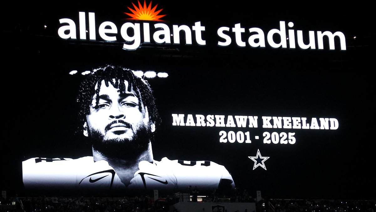 Cowboys rinden homenaje de Marshawn Kneeland en Monday Night Football ante Raiders (AFP)