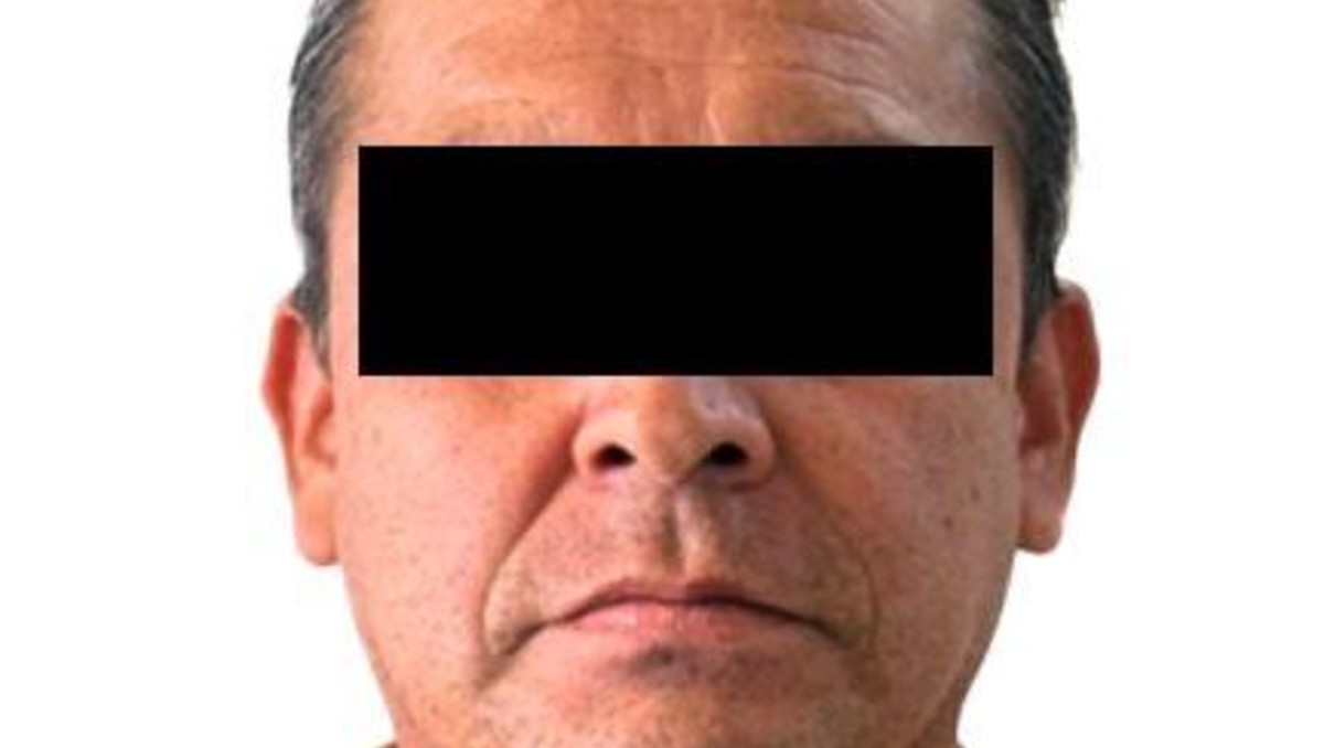 El detenido fue entregado en el AICM a los agentes designados para su traslado a EU. | Foto: Especial