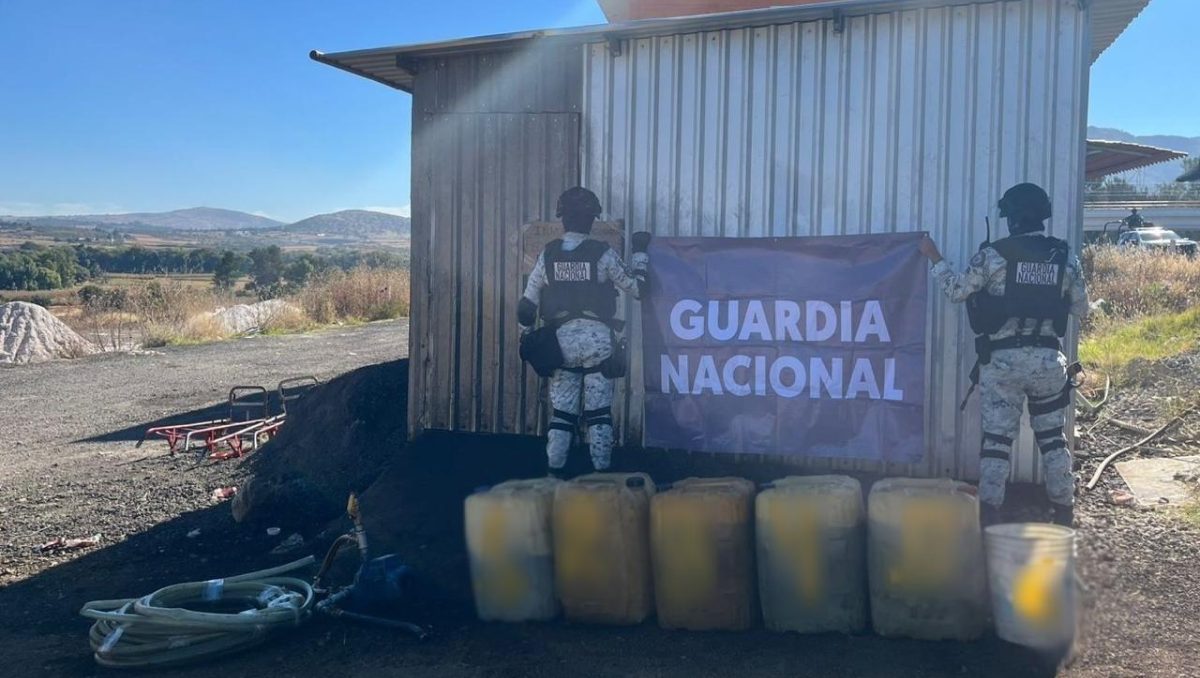 La Guardia Nacional aseguró 200 litros de hidrocarburo en Michoacán. Foto: (Especial)