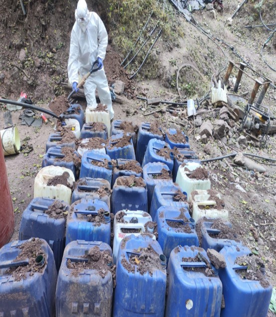 Inhabilitan un laboratorio clandestino y cinco áreas de concentración de material para la fabricación de drogas. | Especial
