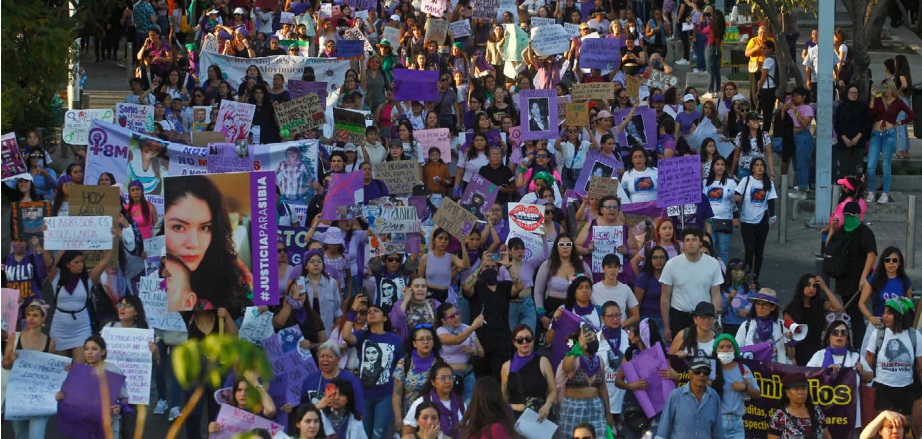 Mujeres exigen un alto a la violencia de género y justicia para las víctimas de feminicidio. (FERNANDO CARRANZA)