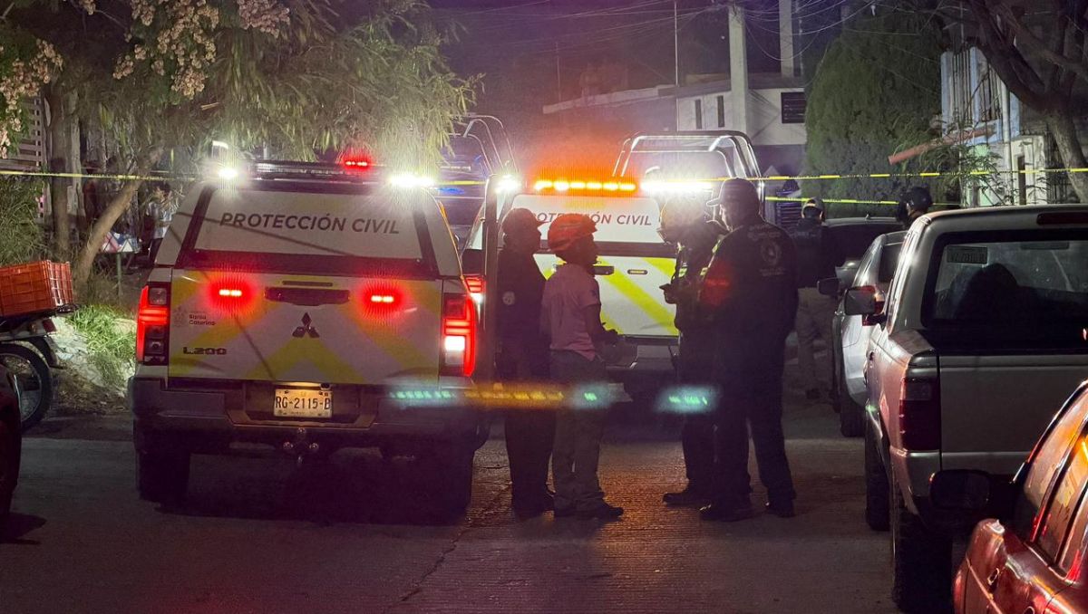 Paramédicos de la Cruz Roja y elementos de Protección Civil de Santa Catarina. Fernanda Pérez