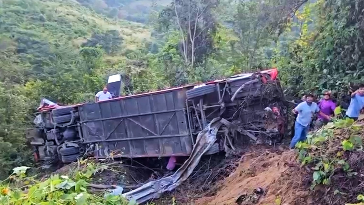 De las 10 personas lesionadas, tres se encuentran en estado grave; fueron trasladadas para recibir atención médica. | Foto: Captura de pantalla