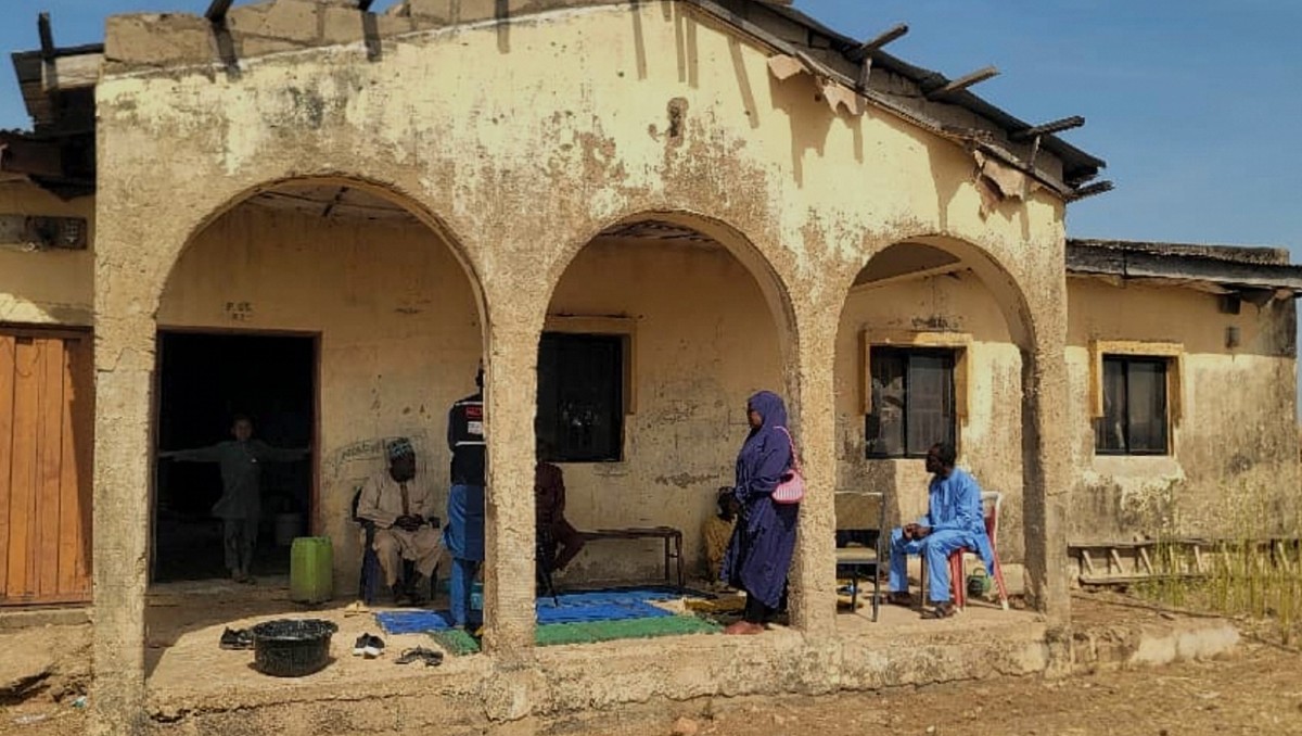 Tras el ataque a la escuela, la estudiante huyó por el bosque y consiguió llegar a su casa. | Foto: AP