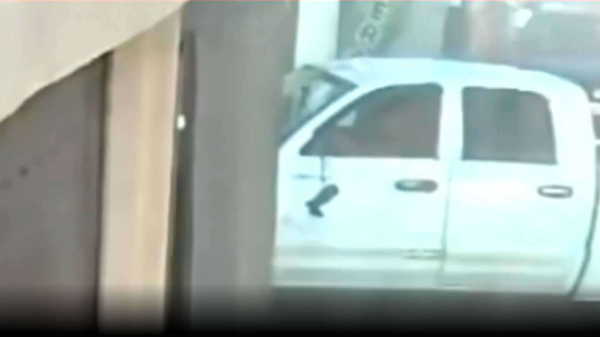 Conductor huye tras aparatoso choque en Pachuca, Hidalgo