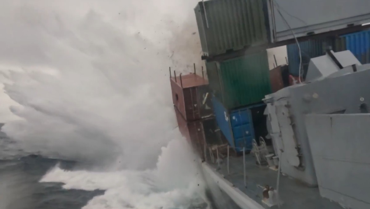 El submarino destruyó la embarcación de un solo disparo. | Especial