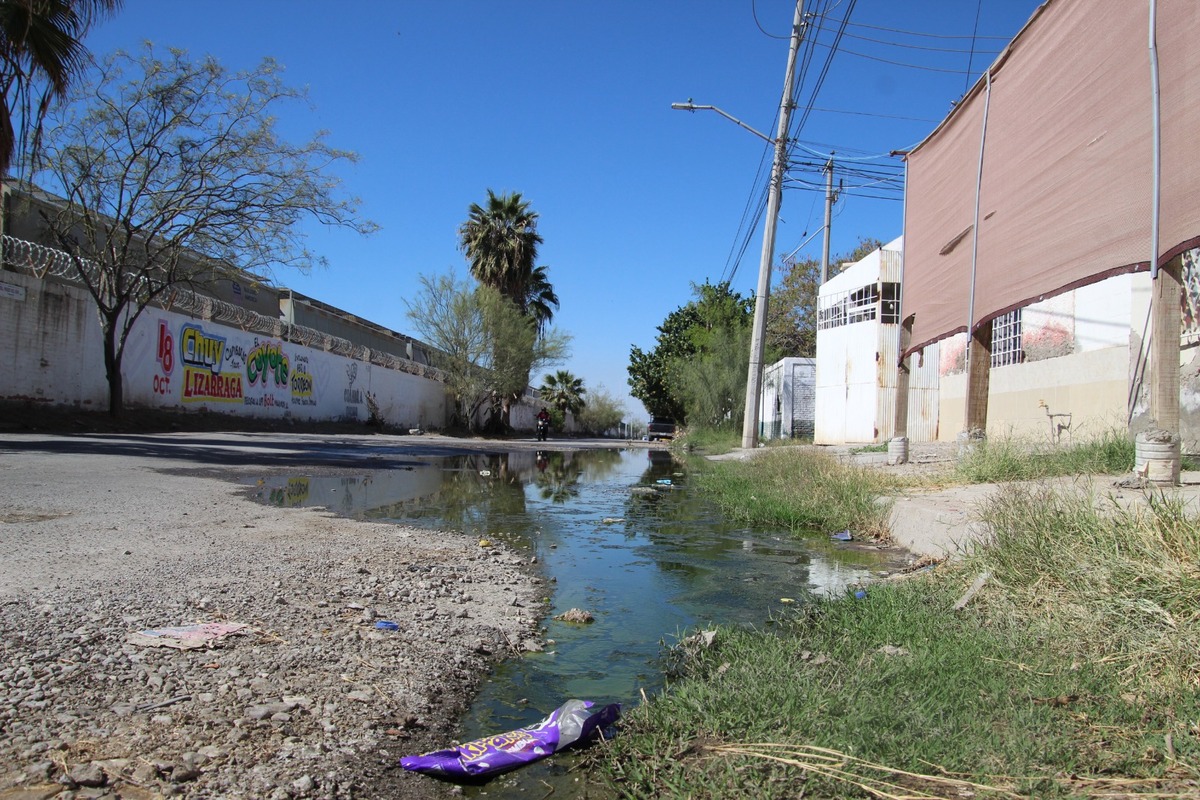 Fuega de agua en colonia Fuentes del Sur. | Verónica Rivera