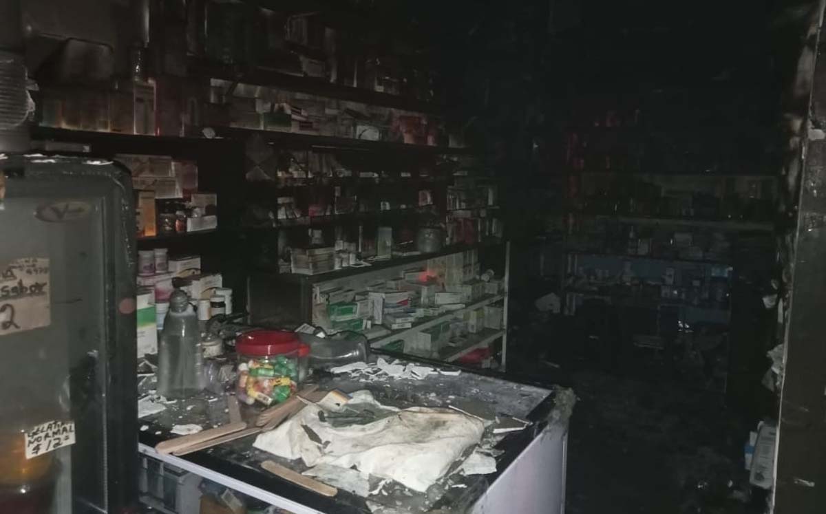 Incendio en farmacia deja una mujer intoxicada en Torreón. l Especial