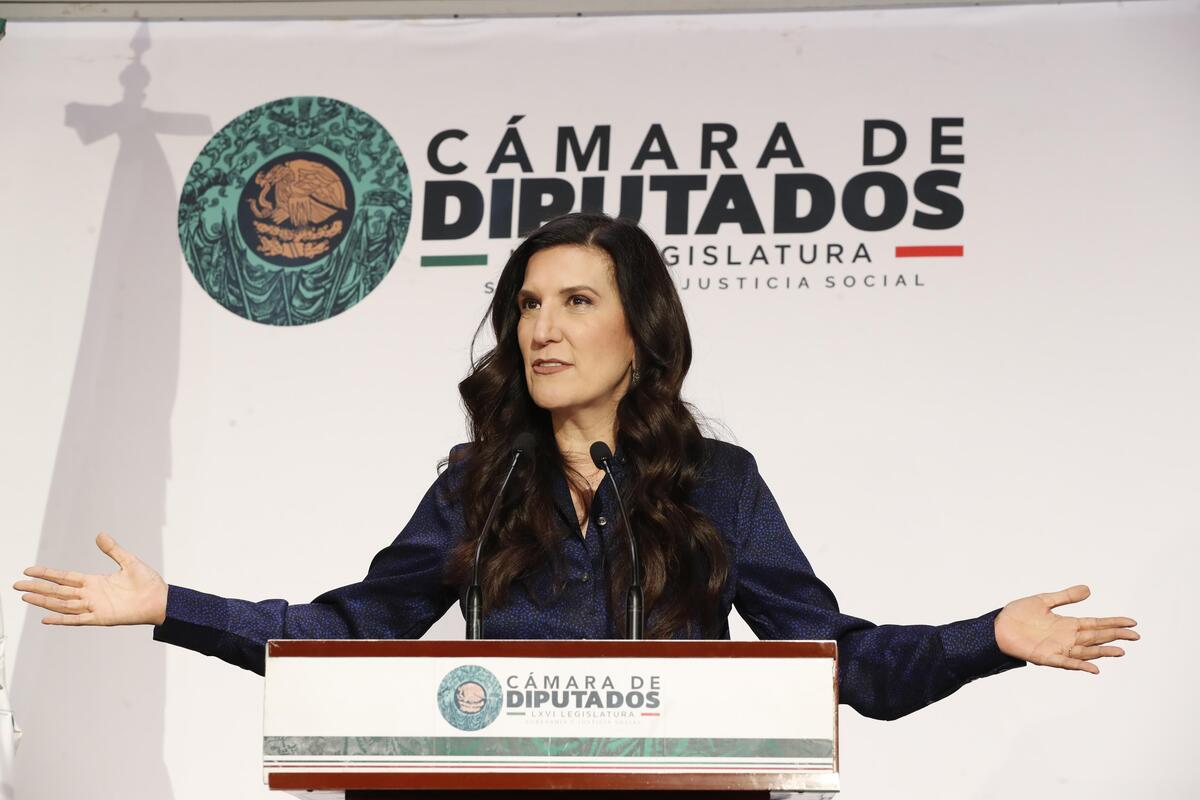 Kenia López subrayó que los jóvenes tienen derecho a exigir seguridad, oportunidades, justicia. | Especial