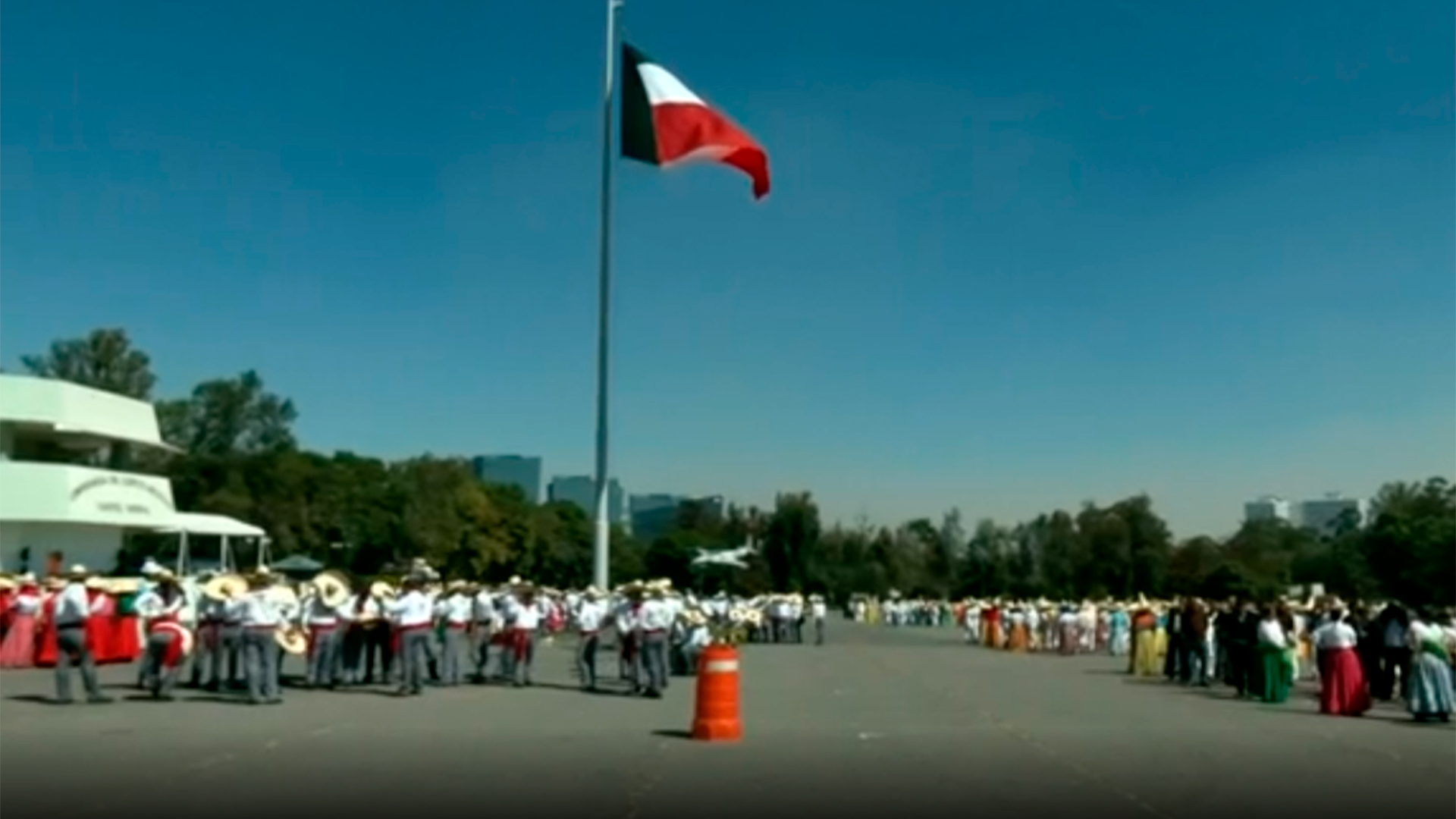 Nuevo León y Jalisco celebran la Revolución Mexicana con desfiles