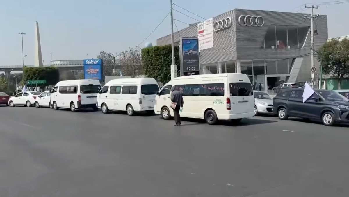 Manifestantes bloquean la lateral del Periférico Norte HOY 18 de noviembre 2025. Foto: (Especial)