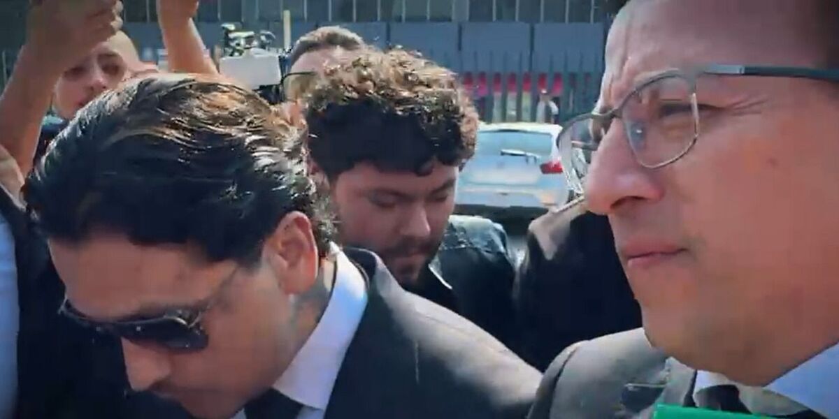 Nodal junto con su abogado Erik Rauda.