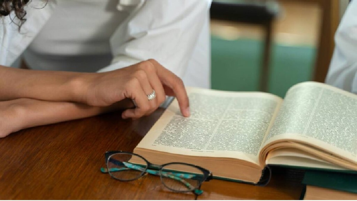 'Parasocial' es la palabra del año 2025 | Especial