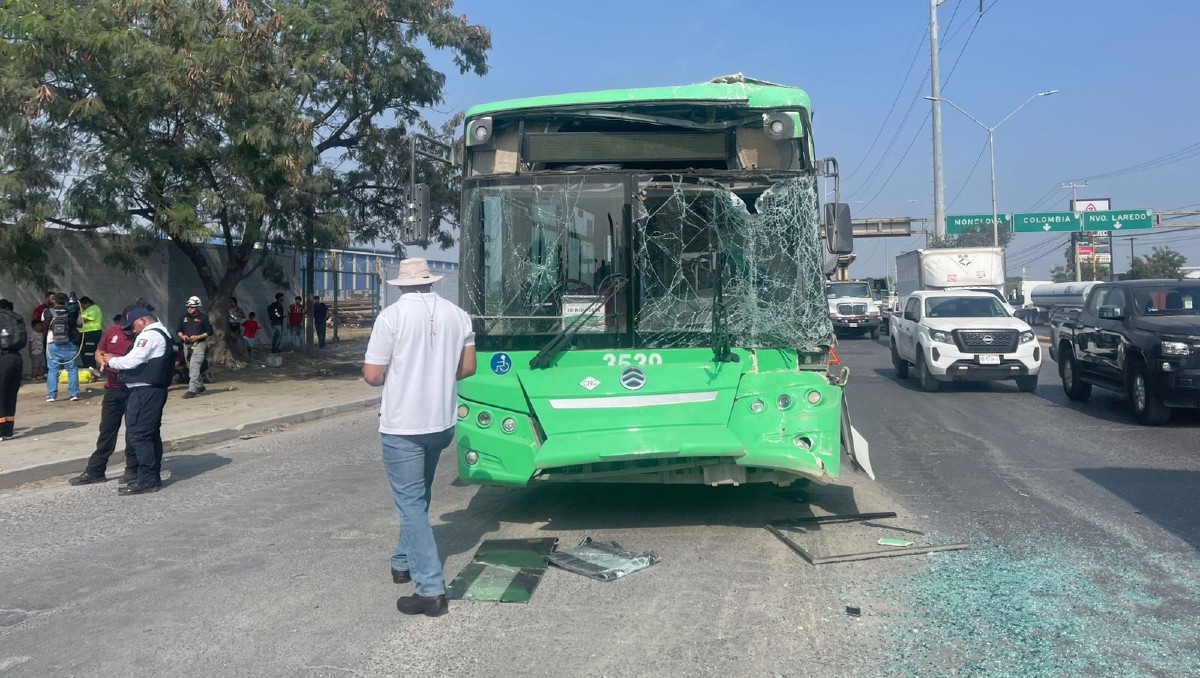 El percance vial ocurrió la mañana de este martes en el cruce de la carretera a Colombia con la carretera Monclova. | Gabriela Garza