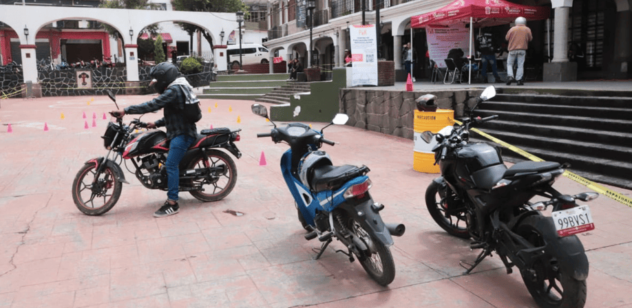 El proceso los valida como aptos para conducir ese tipo de unidades y es un requisito para tramitar la licencia de conducir. IVÁN CARMONA