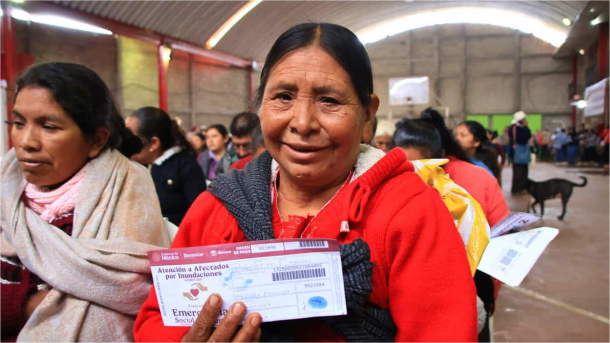 Beneficiarias de Mujeres Bienestar que cobran por primera vez el recurso | Facebook