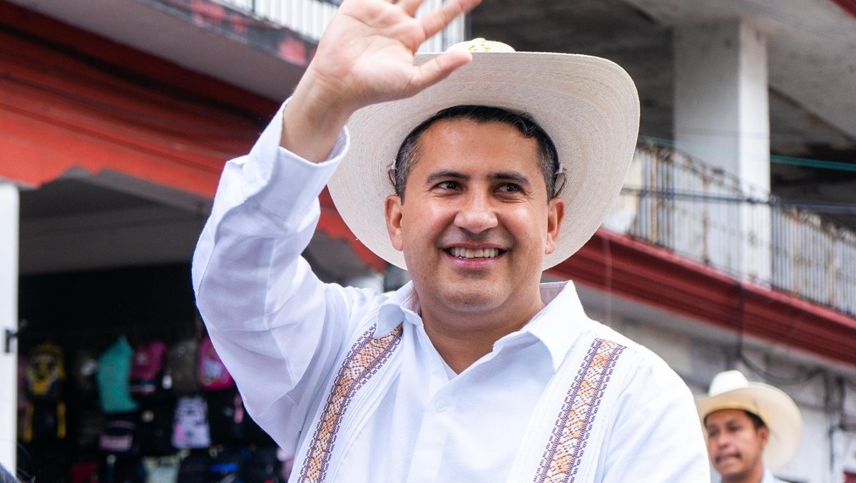 Carlos Manzo fue asesinado el 1 de noviembre en la plaza principal de Uruapan. | Foto: Facebook @CarlosAlbManzo