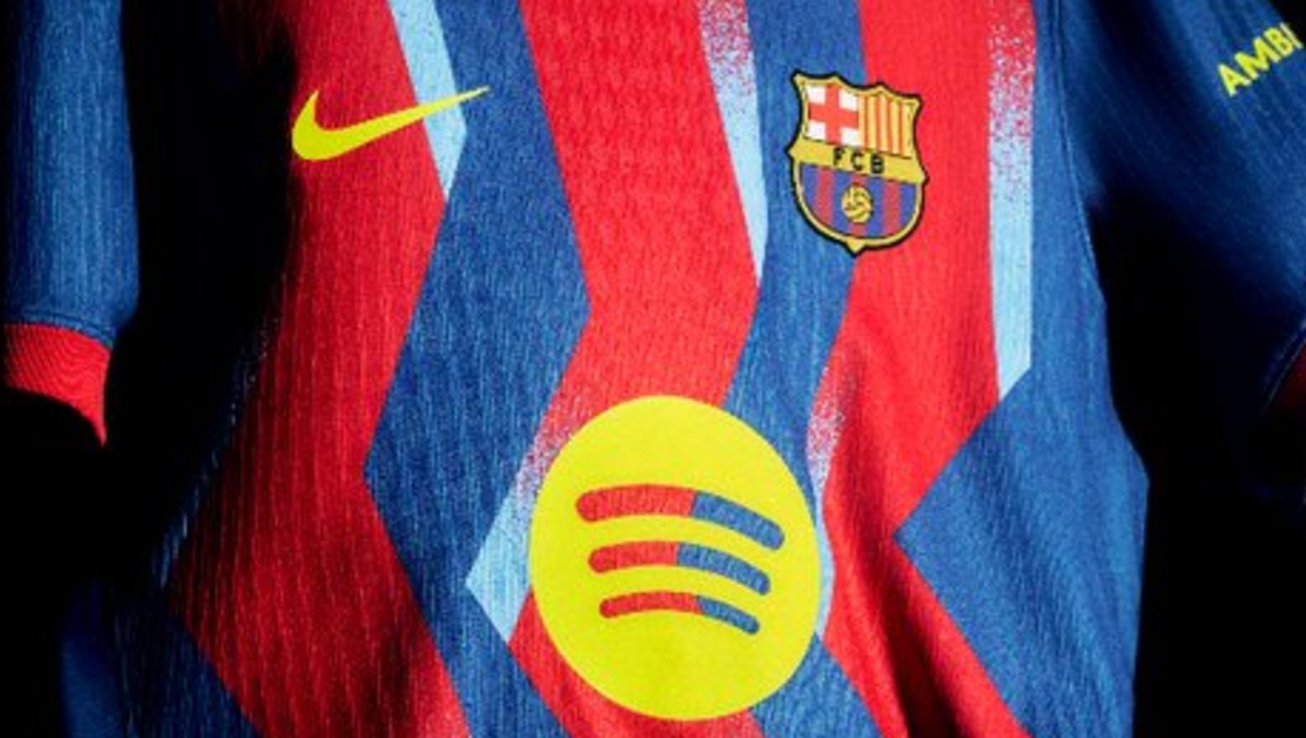 Barcelona lanza su cuarto uniforme, un homenaje al Clásico Español de hace 20 años