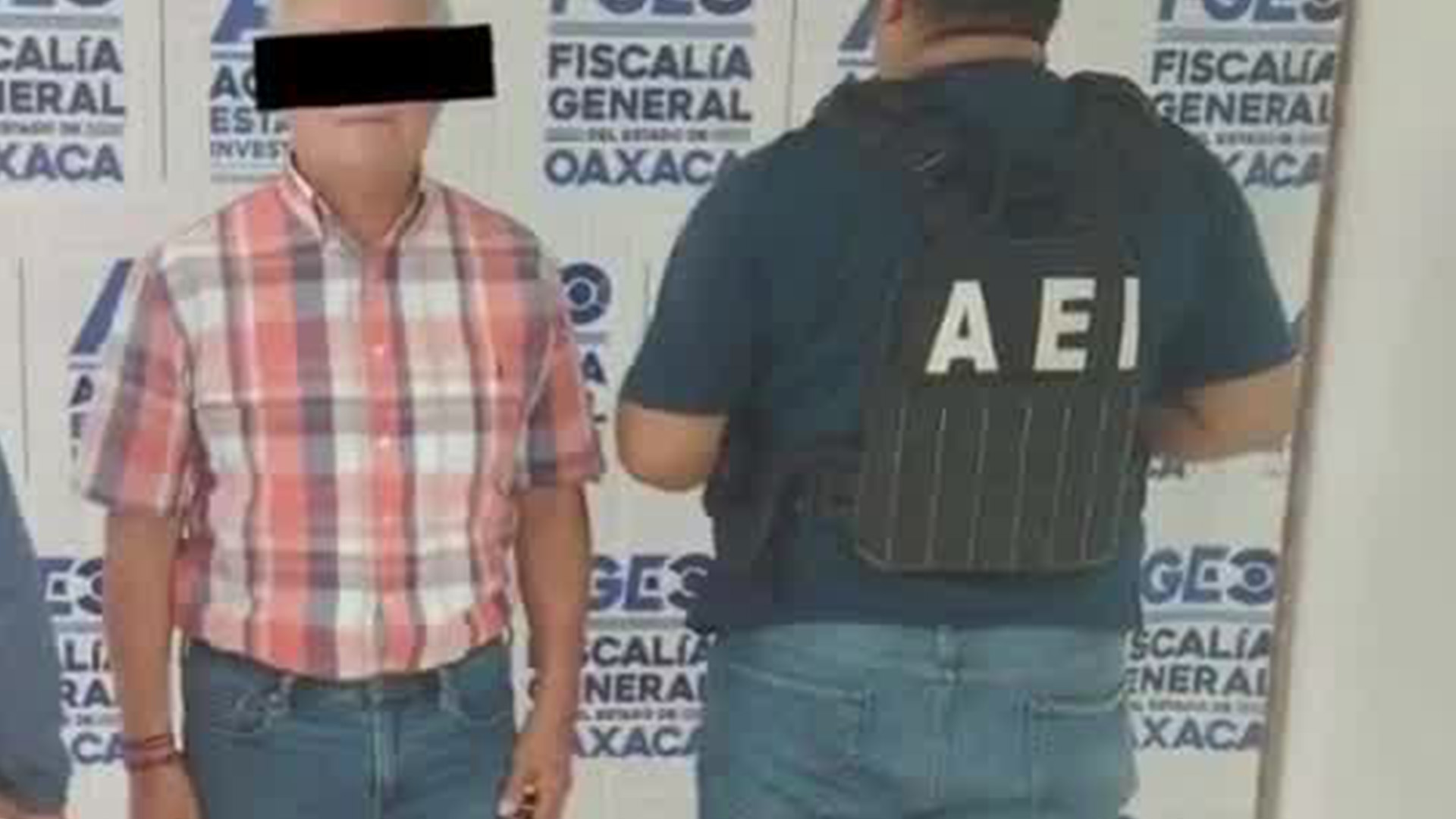 Detiene a expolicía ligado a tres homicidios que se hacía pasar por taxista cerca de Tuxtepec