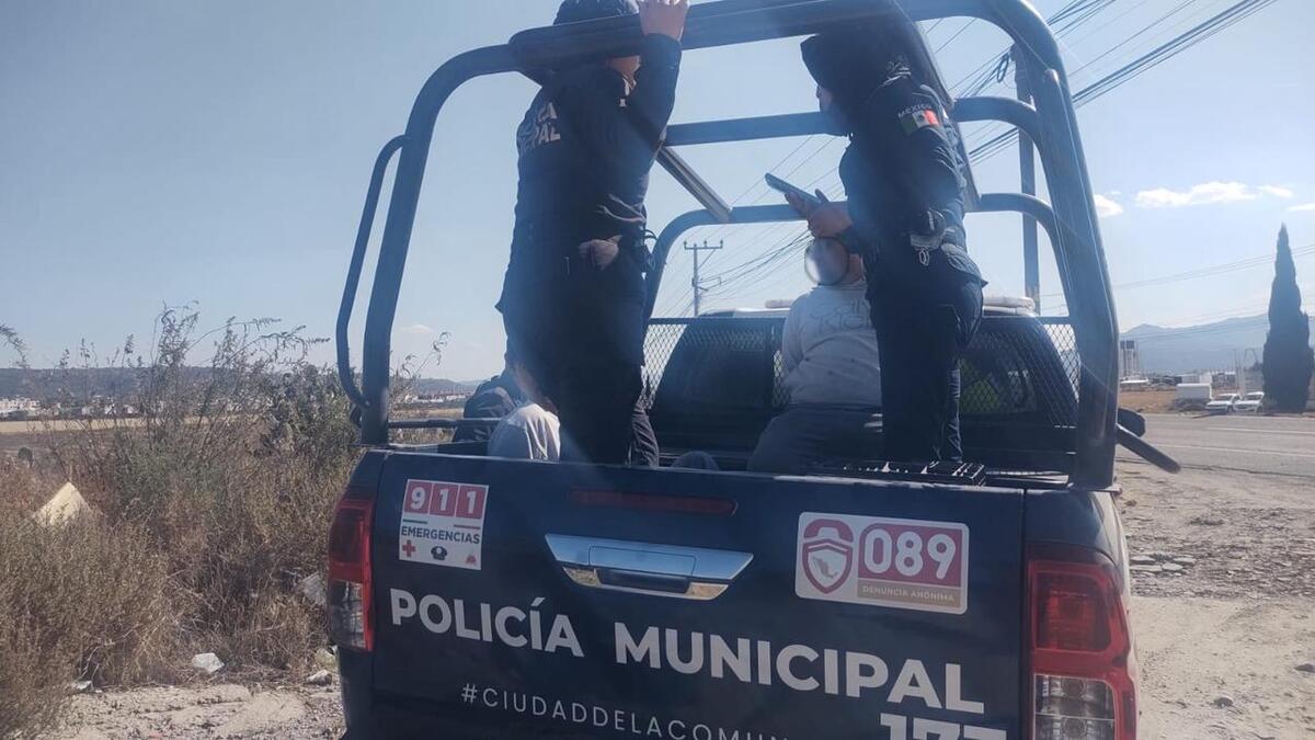 Detienen a cinco personas por tirar basura en la vía pública. (Cortesía)