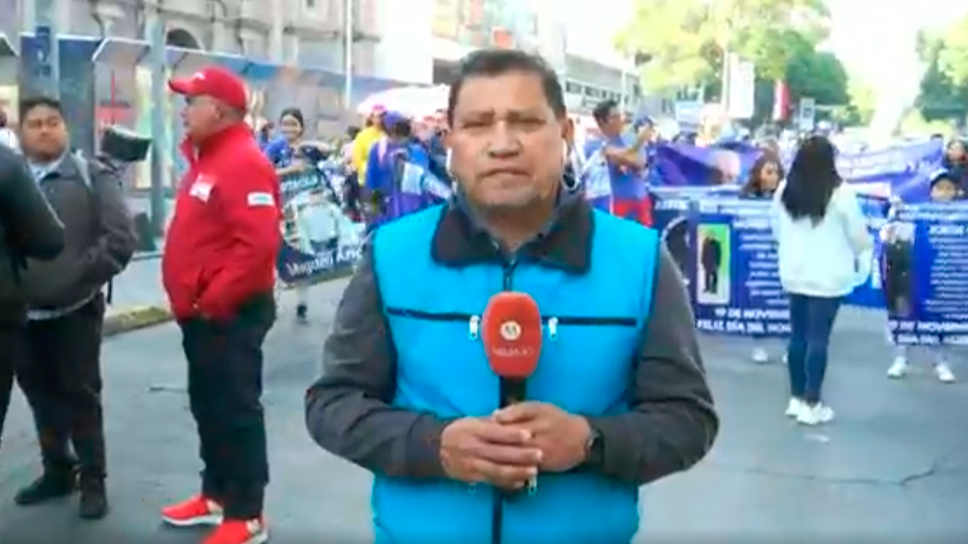 Marchan en Av. Juárez por el Día del Hombre en apoyo a presos inocentes