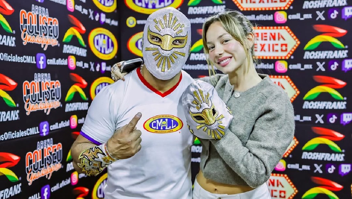 Místico celebró su pase a la final del Torneo la Leyenda Azul con Ester Expósito (Instagram @cmll_mx)
