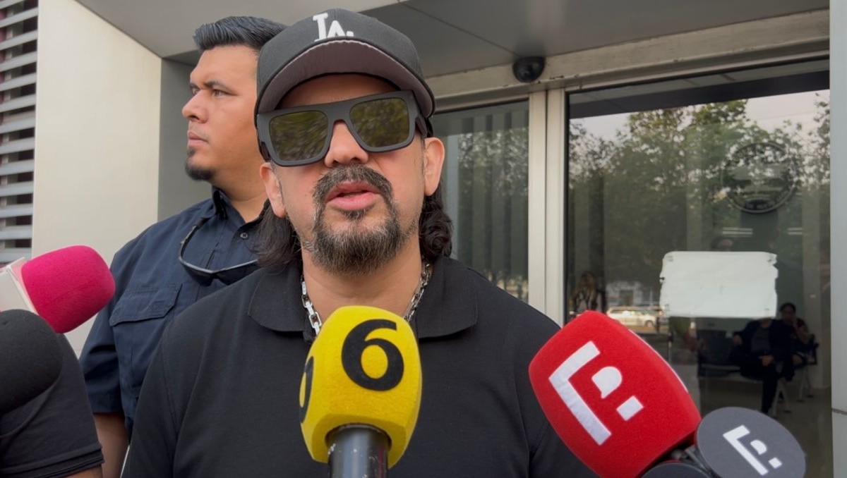 El músico dijo estar tranquilo luego que fueron desestimados los cargos de intento de feminicidio y robo. Foto: Especial