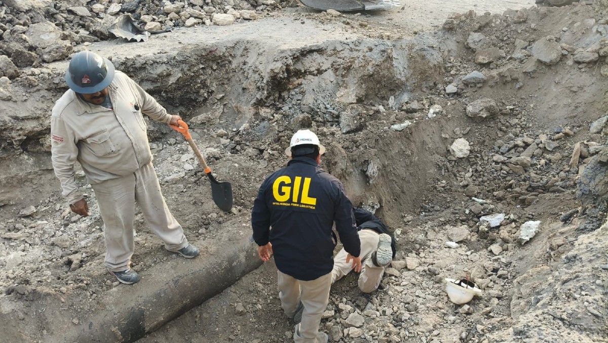 El personal ubicó una toma clandestina conectada al poliducto de 18 pulgadas que corre en la zona. Foto: Especial