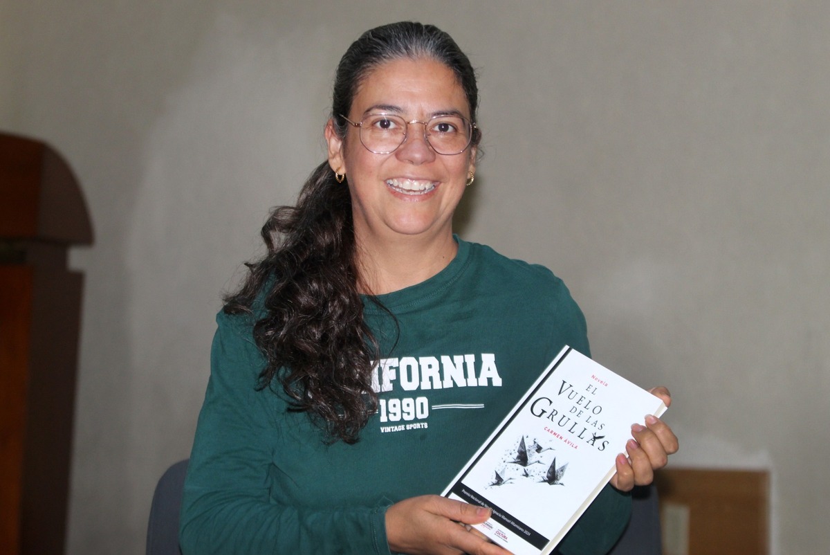 Presentan novela 'El vuelo de las grullas' en la UAdeC en Torreón. (Roberto Amaya)