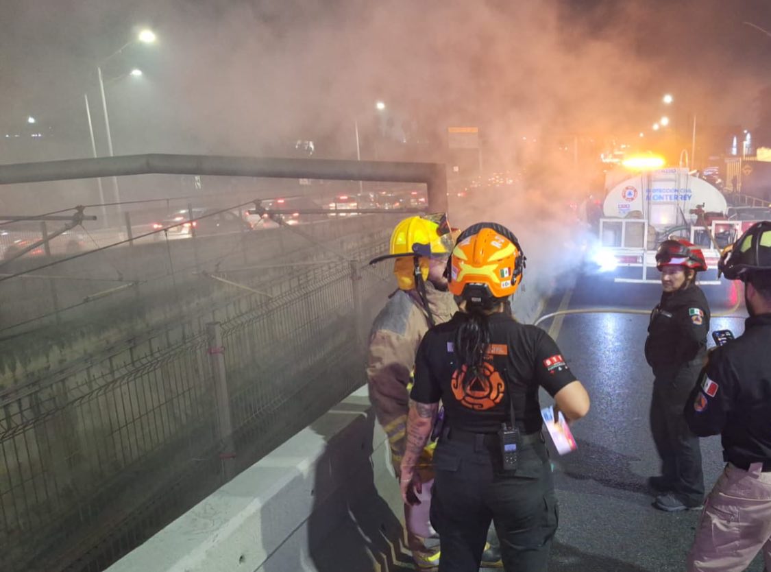 El siniestro causó alarma entre automovilistas que circulan por la avenida Universidad. | Especial