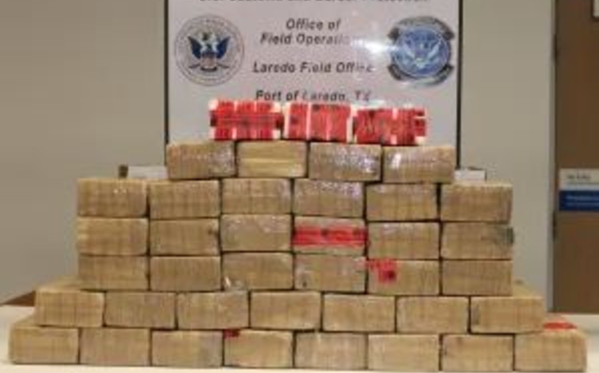 El vehículo, que aparentemente trasladaba baterías, ocultaba entre su carga 40 paquetes