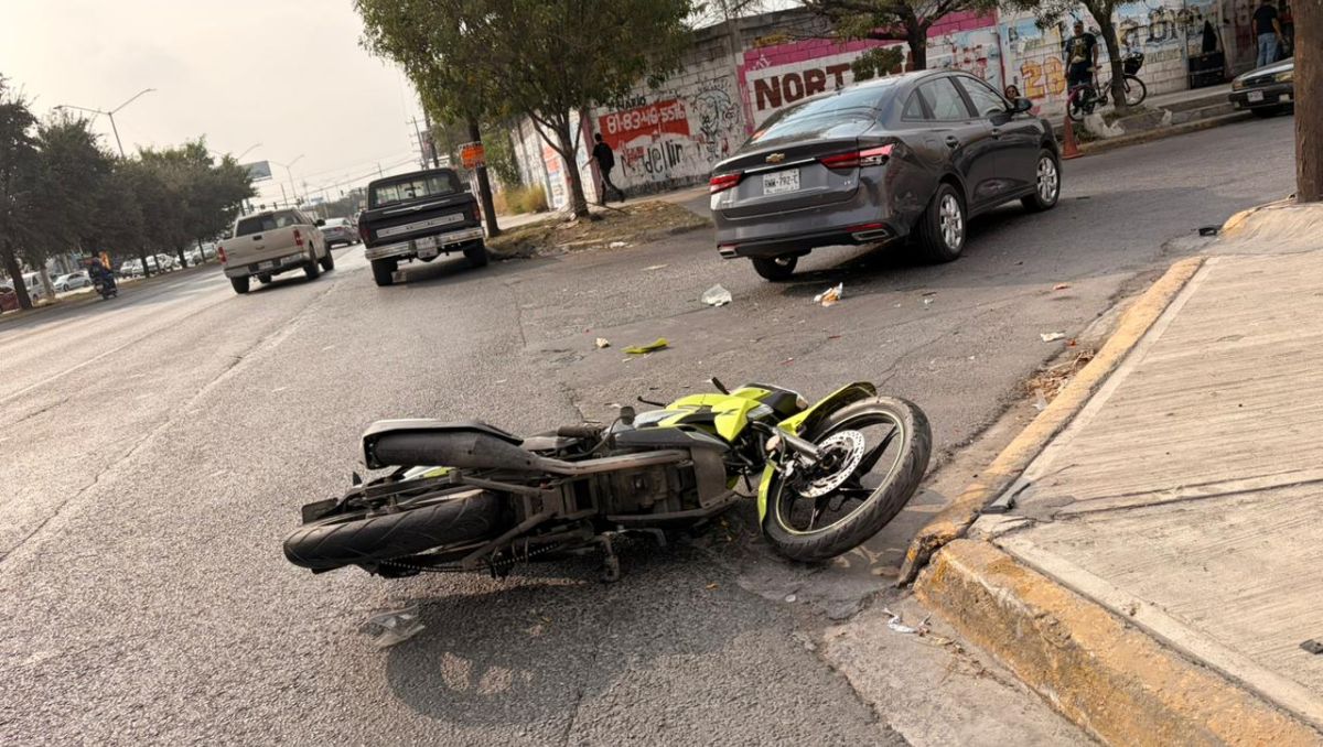 El accidente ocurrió cuando ambos vehículos circulaban en la avenida Bernardo Reyes | Susana Paredes