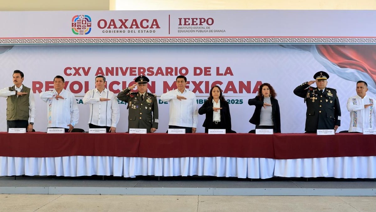 El acto cívico fue encabezado por Jara Cruz en el Jardín Madero de la capital del estado. | Foto: Especial