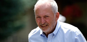 Las auroridades investigan la relación entre Larry Summers y Jeffrey Epstein.