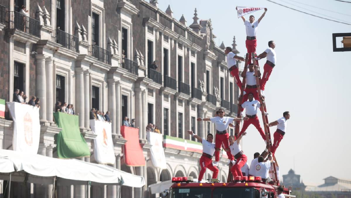 Delfina regresa desfile por la Revolución Mexicana a calles de Toluca. Foto: (Tania Contreras)