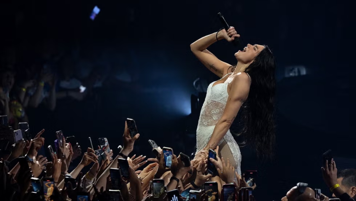 Efecto Dua Lipa: Búsquedas de alojamiento en CDMX se disparan 97% con tres conciertos masivos