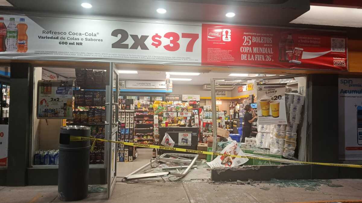 En menos de un mes dos vehículos se han estrellado contra la misma tienda. | Especial