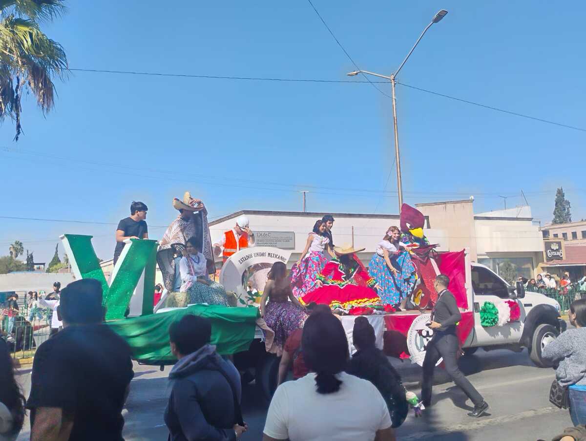 Un total de 4,960 estudiantes, docentes y representantes de instituciones educativas y de seguridad participaron en el desfile conmemorativo.|Especial