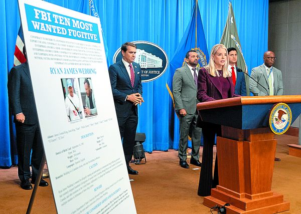 La fiscal estadunidense, Pam Bondi, en conferencia de prensa en Washington, DC. AP