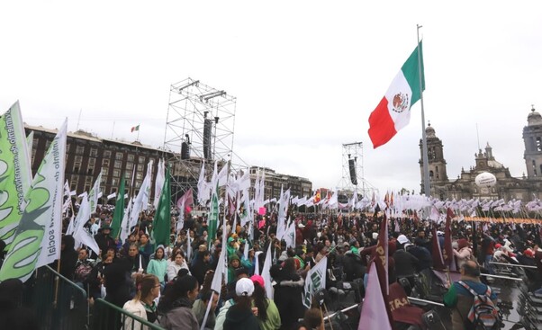 Llegan simpatizantes de Sheinbaum al Zócalo de CdMx