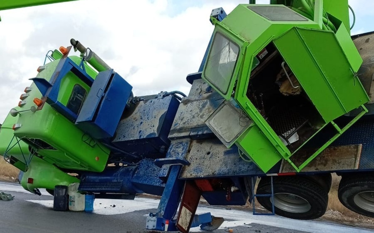 Las maniobras para retirar el vehículo y restablecer la circulación se prolongaron debido a la complejidad del equipo involucrado.