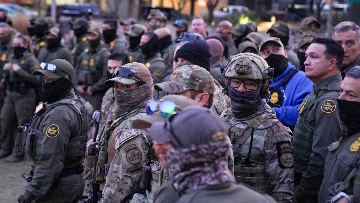 Cerca de 370 personas fueron detenidas por agentes de inmigración en una semana. | AFP