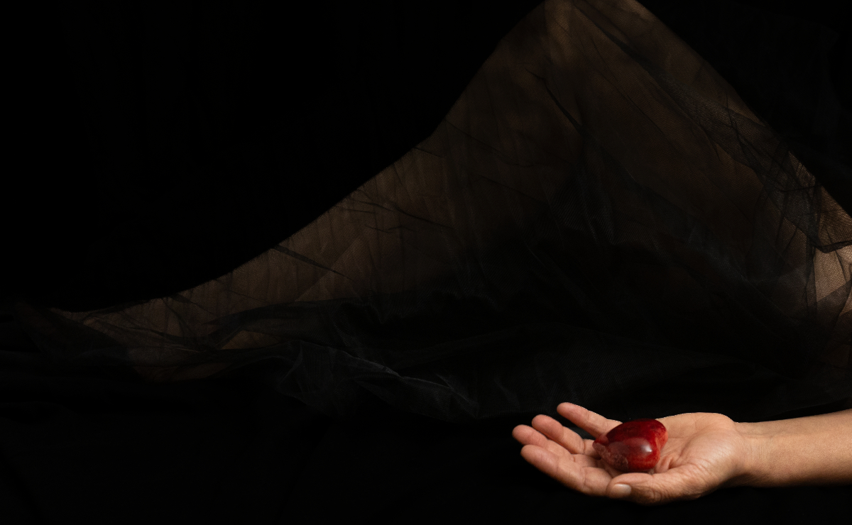 Un corazón enjaulado enfurece a todo el cielo